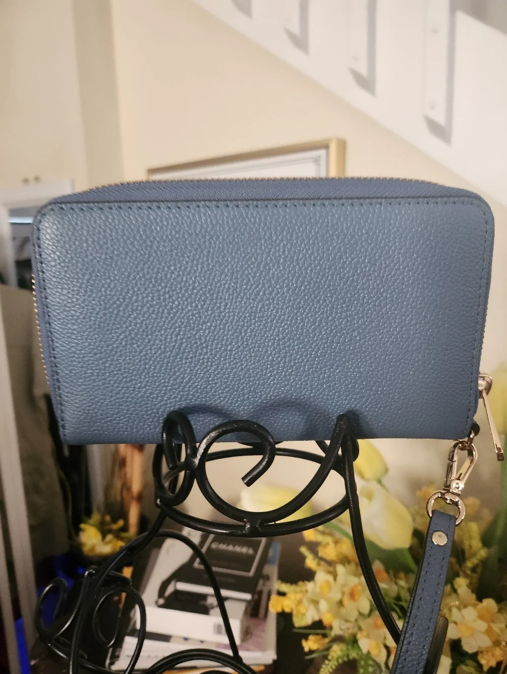 Michael Kors Hayes Leather Grommets Phone Wallet Wristlet - Picture 2 of 3